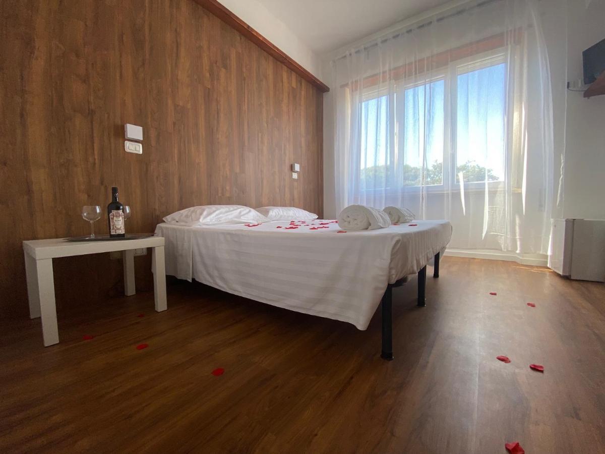Borghetto Hotel Санта-Маринелла Экстерьер фото