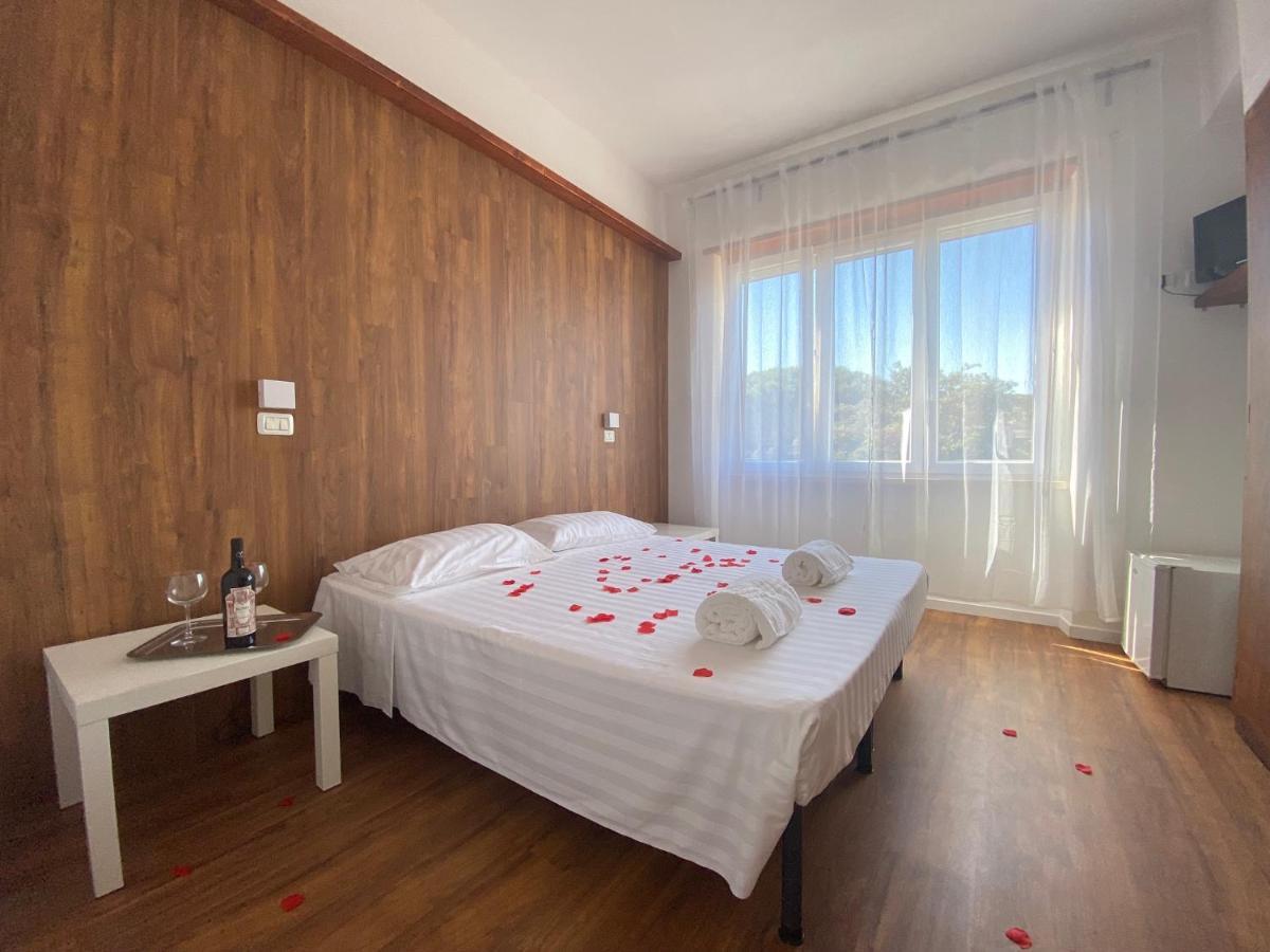 Borghetto Hotel Санта-Маринелла Экстерьер фото