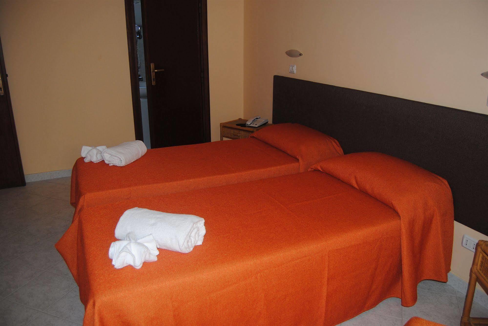 Borghetto Hotel Санта-Маринелла Экстерьер фото