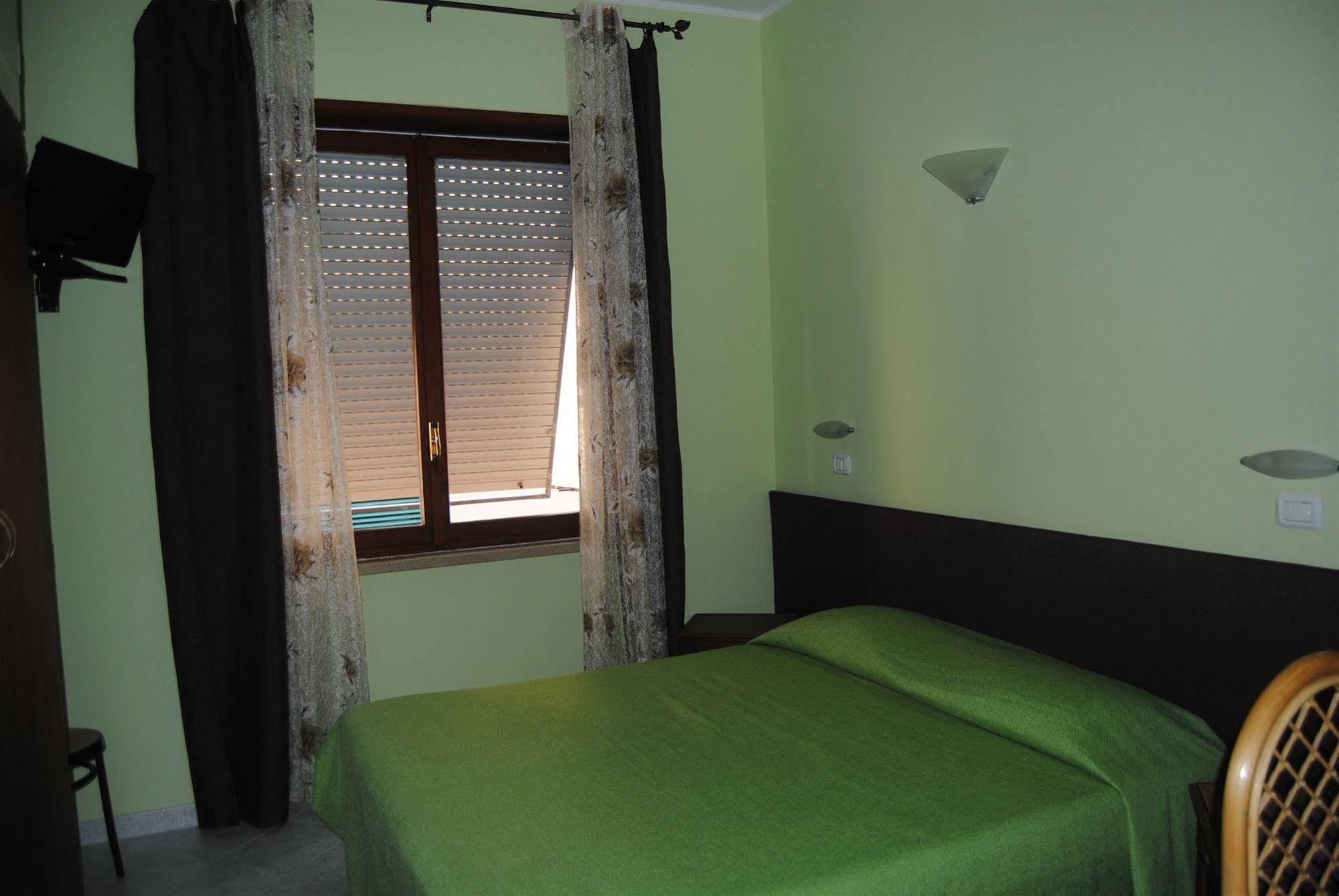 Borghetto Hotel Санта-Маринелла Экстерьер фото